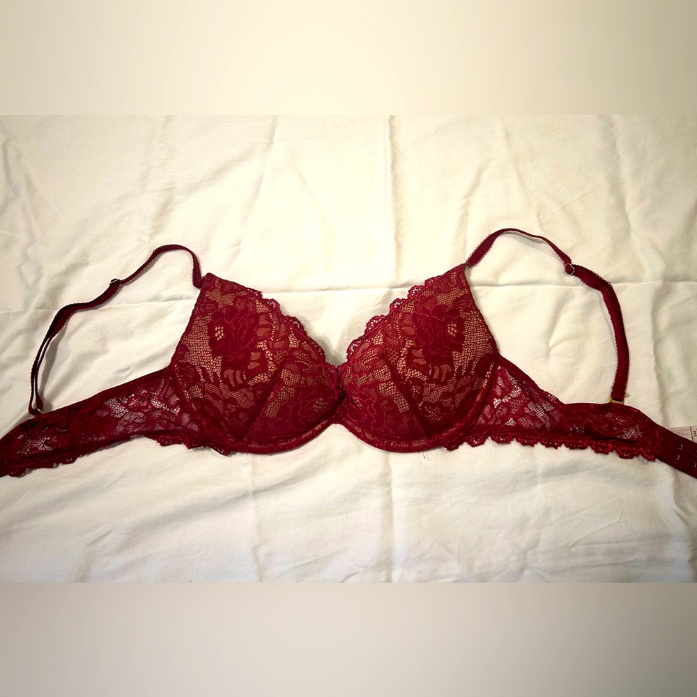 Like-New Very Sexy Victoria’s Secret Lace Push-up Bra: 34B